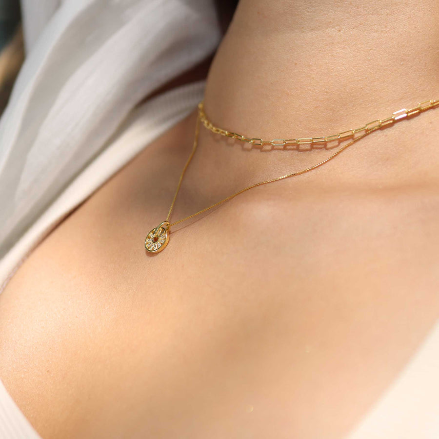 women showing Gold Wheel Chain Necklace